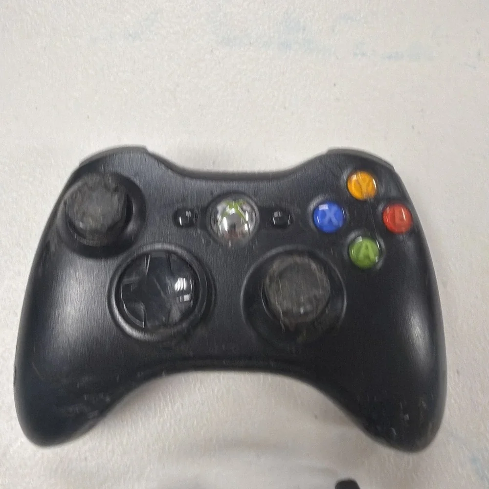 2 Genuine Microsoft Xbox 360 Wireless Controllers OEM Silver Elite And Black
